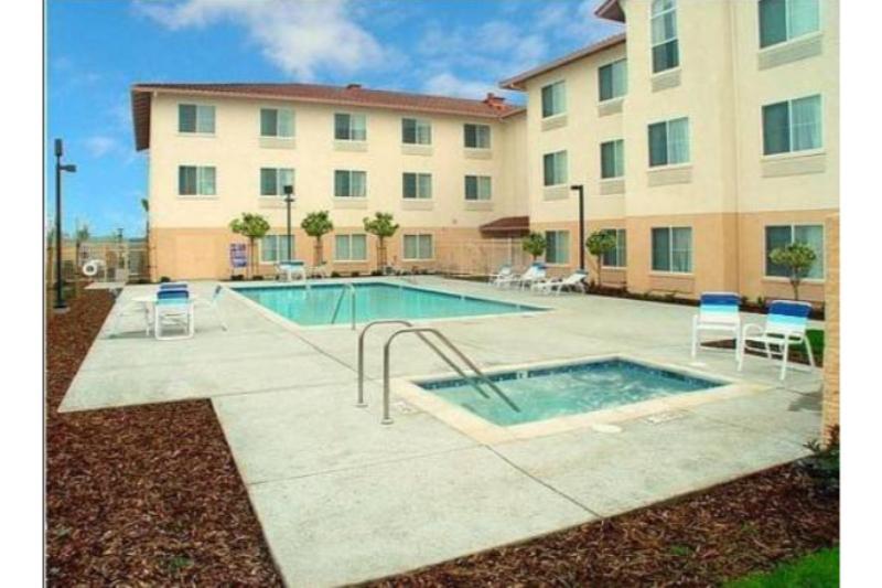Holiday Inn Express Hotel & Suites Manteca By Ihg Exterior photo