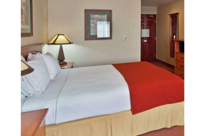 Holiday Inn Express Hotel & Suites Manteca By Ihg Exterior photo