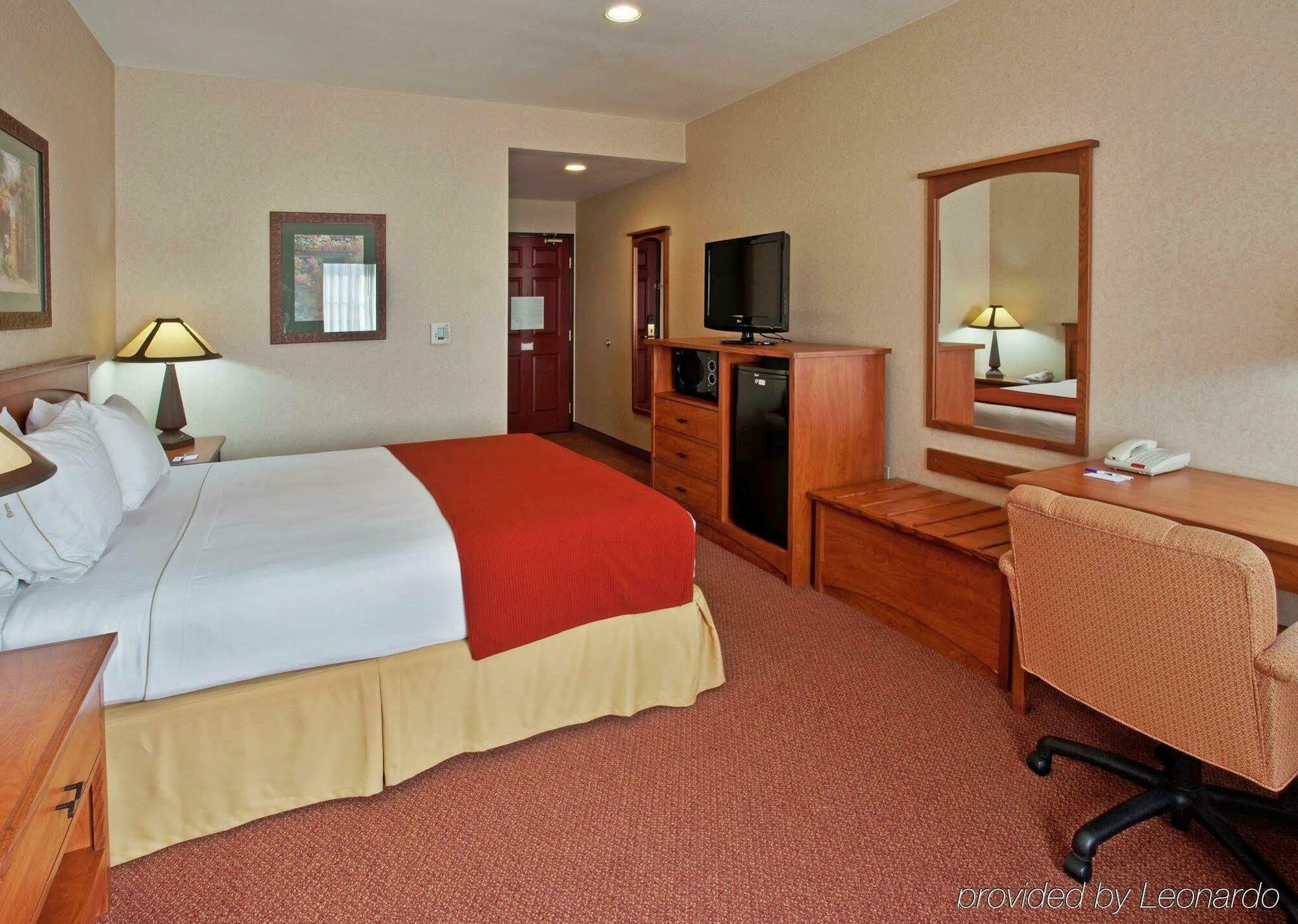 Holiday Inn Express Hotel & Suites Manteca By Ihg Exterior photo
