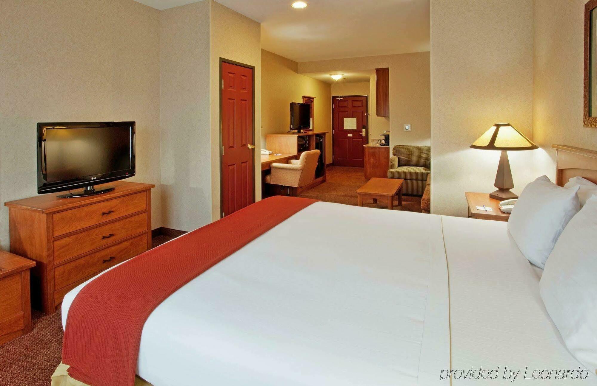 Holiday Inn Express Hotel & Suites Manteca By Ihg Exterior photo