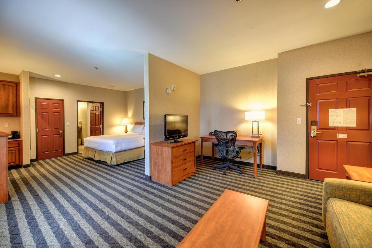 Holiday Inn Express Hotel & Suites Manteca By Ihg Exterior photo