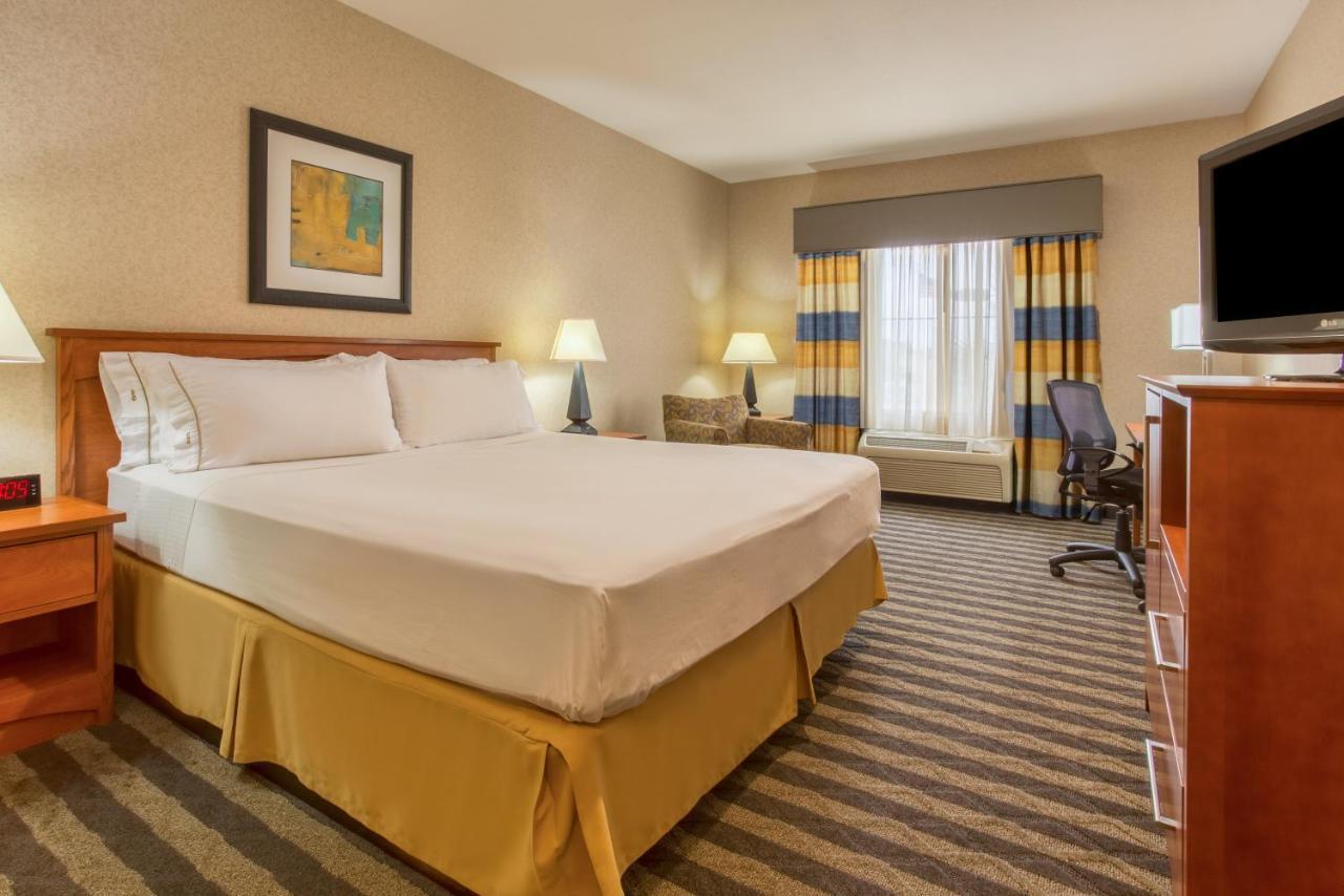 Holiday Inn Express Hotel & Suites Manteca By Ihg Exterior photo